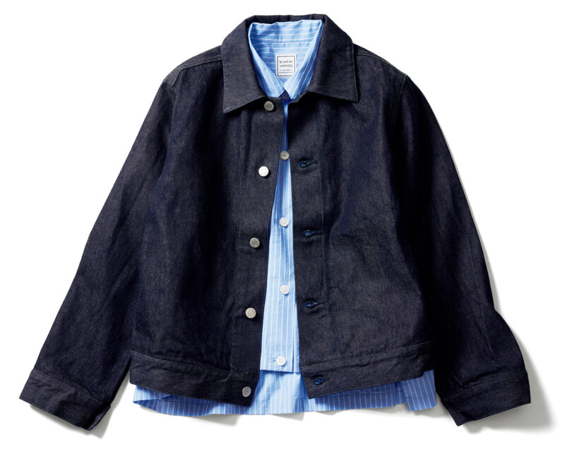 ジャケット¥25,300/ミズイロインド(マーコート)、インに着たシャツ¥24,200/ル シェル ド ハリス(金万)