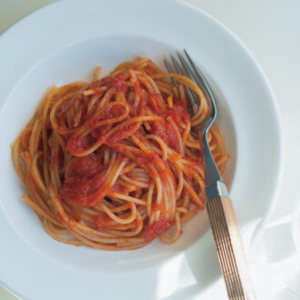 渡辺有子さんの究極シンプルパスタ
トマトベース＆オイルベース ２種の絶品レシピ