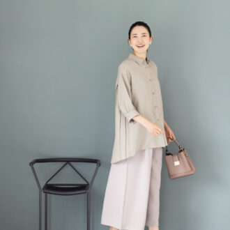 ブラウス￥●●、スカンツ￥1,990／すべてハレイロ（しまむら）