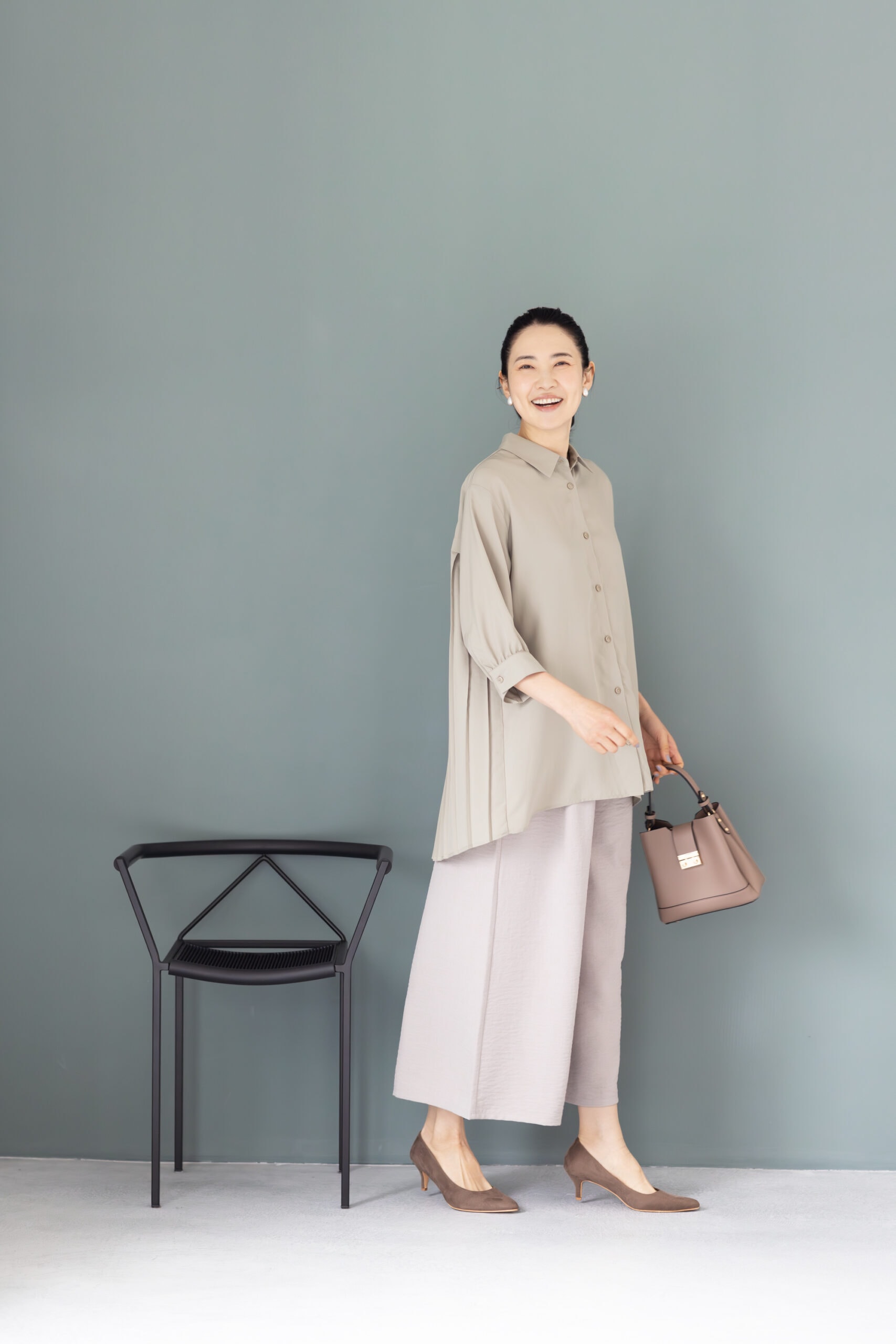ブラウス￥●●、スカンツ￥1,990／すべてハレイロ（しまむら）
