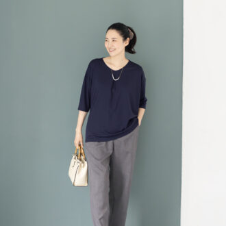 プルオーバー（ネックレス付き）￥1,089、パンツ￥2,189／ともにハレイロ（しまむら）
