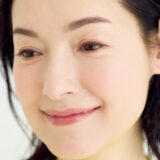 【正しい眉の描き方】流行を追った眉からの脱却を！ 
50代は「骨格に沿った形」が大正解！