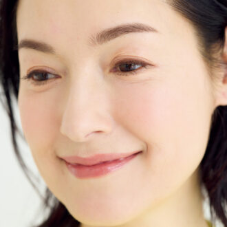 【正しい眉の描き方】流行を追った眉からの脱却を！ 
50代は「骨格に沿った形」が大正解！