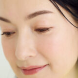 アイシャドウの塗り方をアップデート！　
50代の目元の作り方