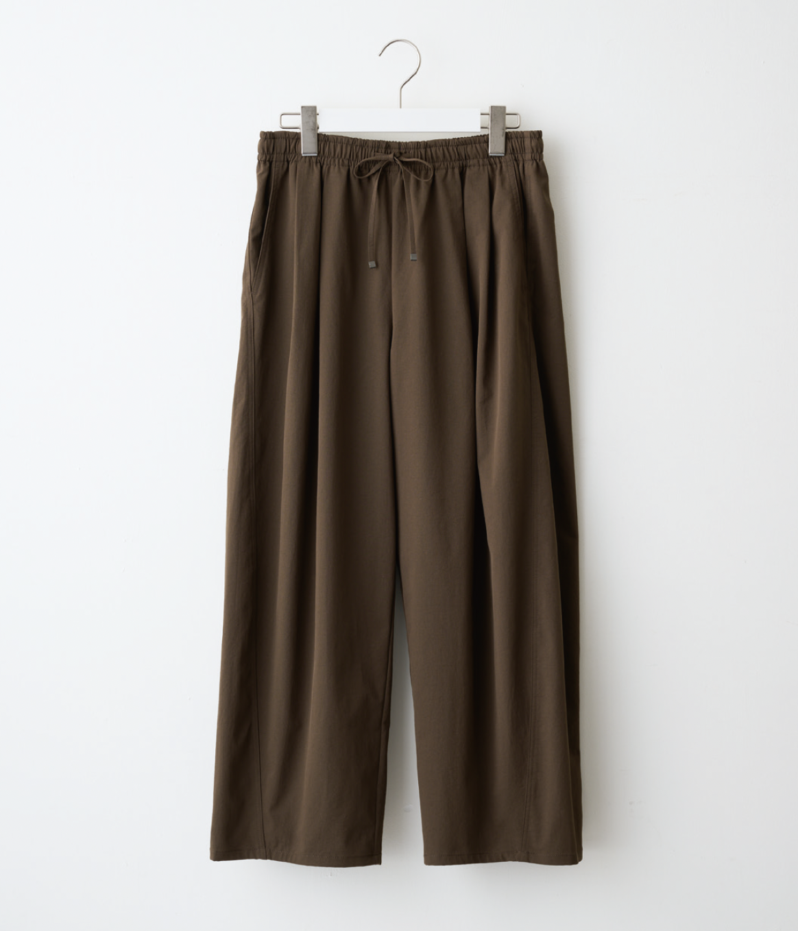 【GUで指名買い！】きれいめにもカジュアルにも着れるバレルパンツが優秀すぎる GU バレルアンクルパンツ ¥2,990