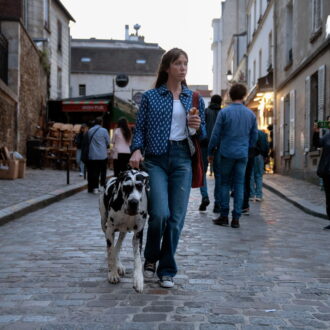 ヒロインをサラ・ジドローが演じる。Netflix映画『フレンチ・ラヴァー』