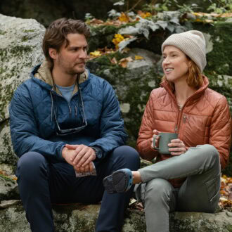 なぜか弟の親友がキャンプにいて……。Netflix映画『初心者のための幸せガイド』独占配信中