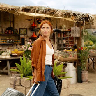 マンゴー農園を買収するために訪れますが……。Netflix映画『マンゴー』独占配信中