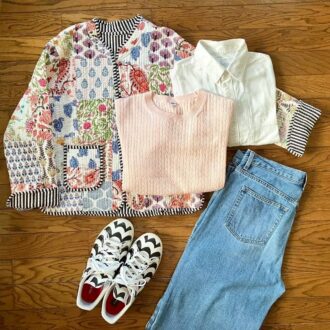 華やかで気分が弾む「カンタキルトのジャケット」を羽織り、中はシンプルに