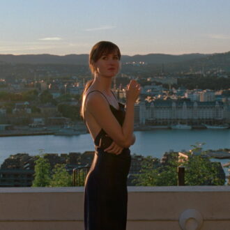 本作でブレイクしたレナーテ・レインスヴェ。『わたしは最悪。』© 2021 OSLO PICTURES - MK PRODUCTIONS - FILM I VÄST - SNOWGLOBE - B-REEL – ARTE FRANCE CINEMA