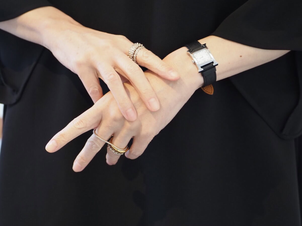 チエコのリング、カルティエの腕時計