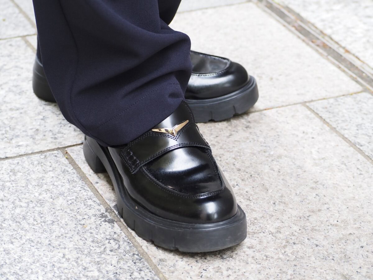 スタッカートのローファー