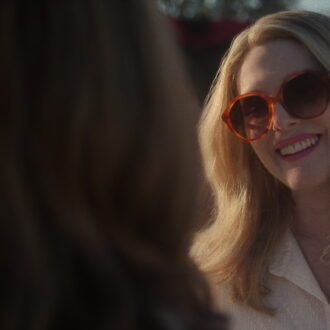 13歳少年と36歳女性が不倫して、出所後に結婚。『メイ・ディセンバー　ゆれる真実』©2023. May December 2022 Investors LLC, ALL Rights Reserved.