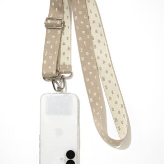 SOU・SOUコラボレーション付録　スマホポシェットのストラップの使用例