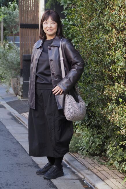 【スナップ】春のブラックコーデは、レザージャケットでスパイシーに仕上げるべし！
