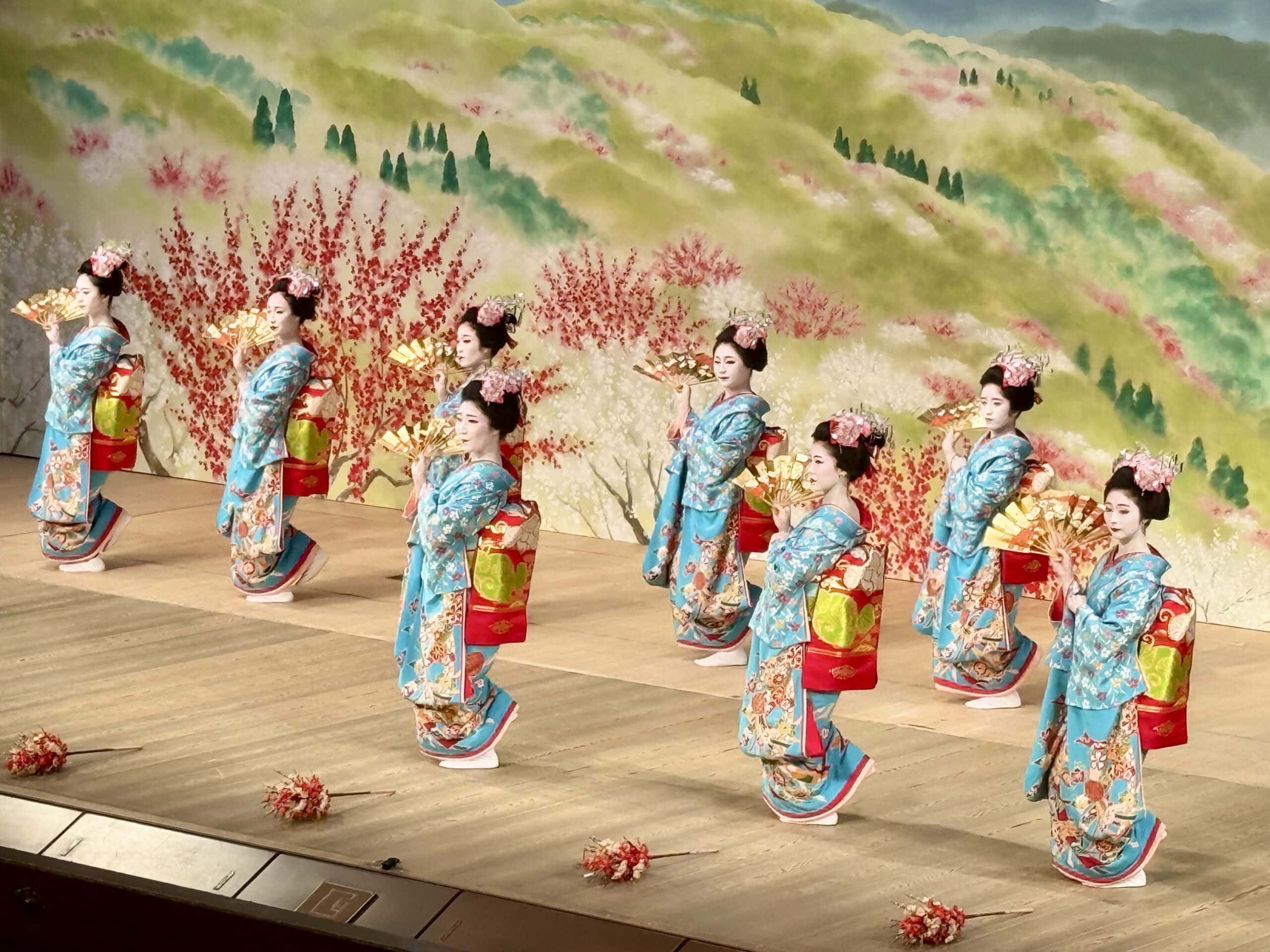 京都・祇園甲部　都をどり09