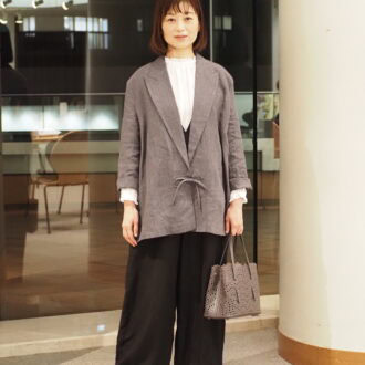 【スナップ】「ZARA」のリネンジャケットがシンプルなワンツーコーデをよそいき仕様にアップデート