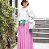 【スナップ】50代はシルバーの「スニーカー」であか抜ける！ ピンク×グリーンで春らしく