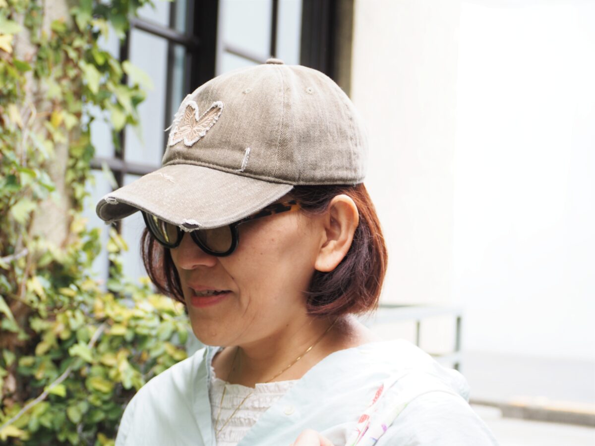 蝶柄のキャップ