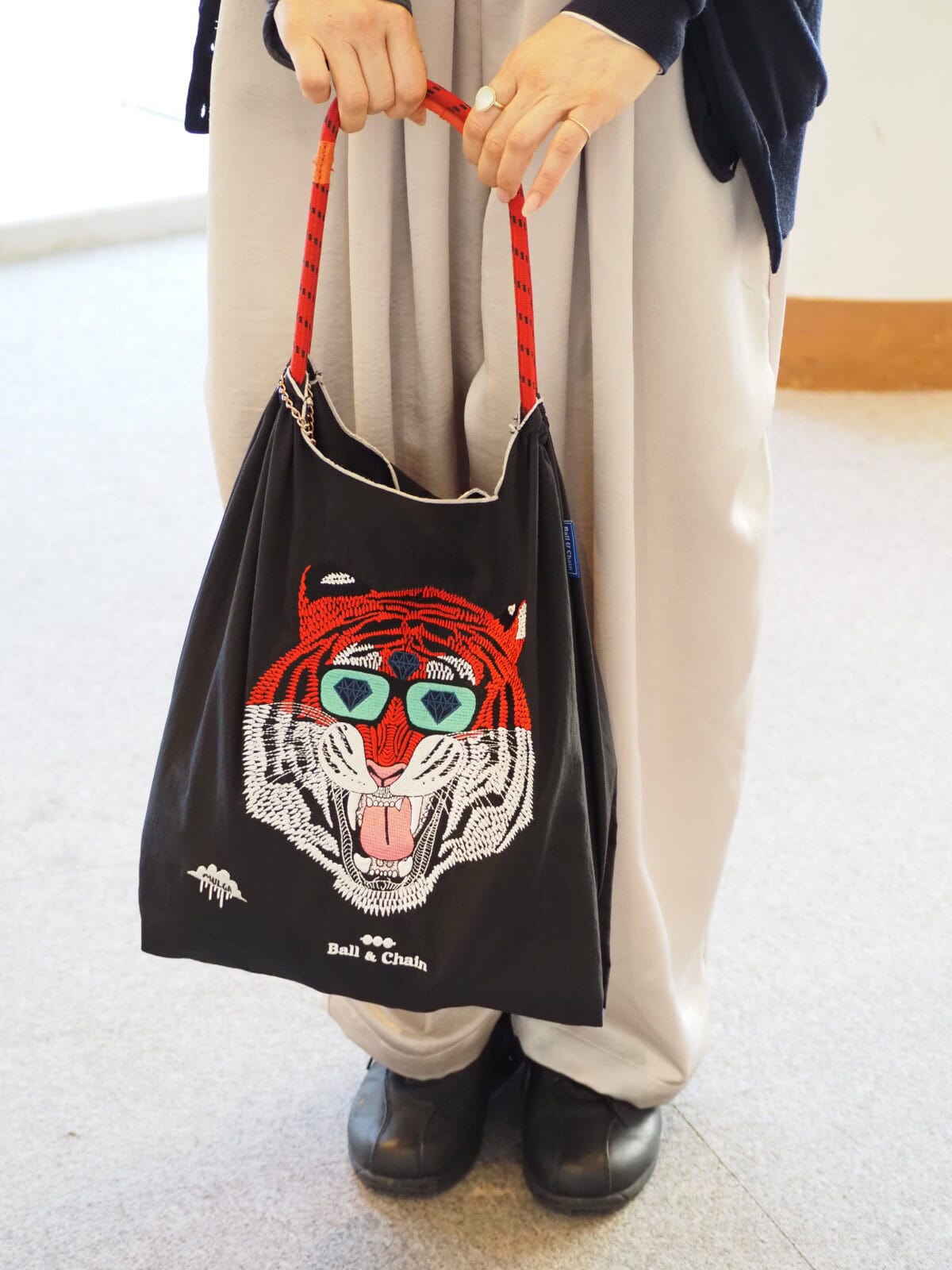 ボール&チェーンのバッグ
