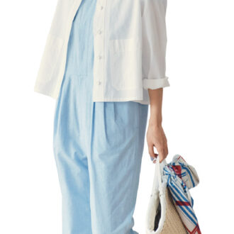 ジャケット¥30,800／レキップ、オールインワン¥42,900／ティッカ、帽子¥33,000／ミュールバウアー（アッシュ・ペー・フランス）、かごバッグ¥14,300／ハリス（金万）、スカーフ¥22,000／マニプリ、シューズ¥46,200／プレインピープル（プレインピープル青山）