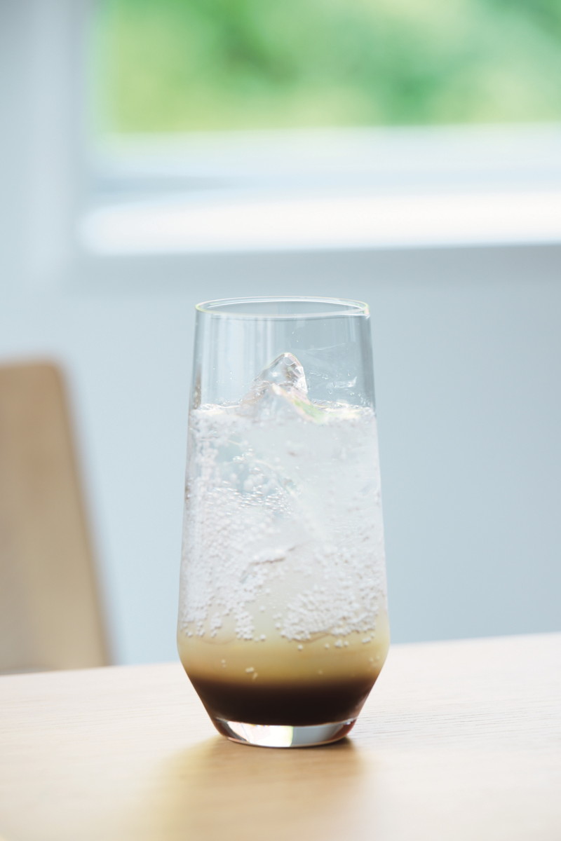 暑い季節やお風呂上がりには炭酸割りもおすすめ。炭酸のシュワッとしたのどごしと野草酵素のほのかな甘みで、さっぱり飲めます。
