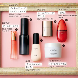 M. ベネフィーク セラム 50mL ¥11,000（編集部調べ）／資生堂 みずみずしいジェル状美容液なのに、クリームのような高保湿効果。時間差浸透処方で、乾きがちな肌にうるおいを与え続ける。 N. ファンケル シールドチャージ クリーム 30g ¥6,380／ファンケル しっとりと肌をシールドし、乾燥の連鎖を断ち切る。ダイヤルを回すと適量が取れる、衛生的なエアレス容器も特徴。 O. フェイシャリスト トリートメントマセa 230g ¥11,000／シーボン ふきとりタイプのクレンジング＆マッサージクリーム。高純度スクワランなどエモリエント成分配合で、メイク落とし後の肌をもっちりと整える。 P. エスト ザ エマルジョン EX M 120g ¥7,370／エスト まるで砂漠のように乾き切ってしぼんだ肌にうるおいを与える、濃密なコクのある乳液。うるおいで満ちた肌は、ふっくらとした感触に。 Q. KANEBO ジェネレイティング エッセンシャルズ 168mL ¥13,200／カネボウインターナショナルDiv. マイクロサイズ以下まで微細化した胎脂着想成分を配合。先進の浸透技術により、肌にまんべんなく広がって素早くなじむ化粧水。