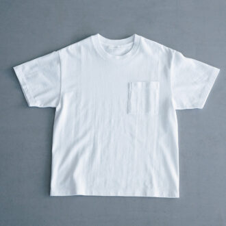Tシャツ¥17,600 ／ギャルリー・ヴィー（ギャルリー・ヴィー 丸の内店）