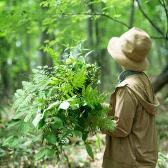 新緑の季節。森の植物でスワッグをつくる【連載vol.10 ー今日花（こんにちばな)通信ー】