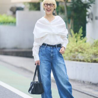 ボリュームシャツと合わせて華やかに