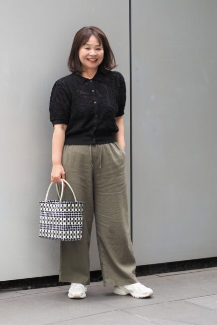 【スナップ】気温20度超えの初夏、着る服に迷ったら……「半袖ニット」の出番！
