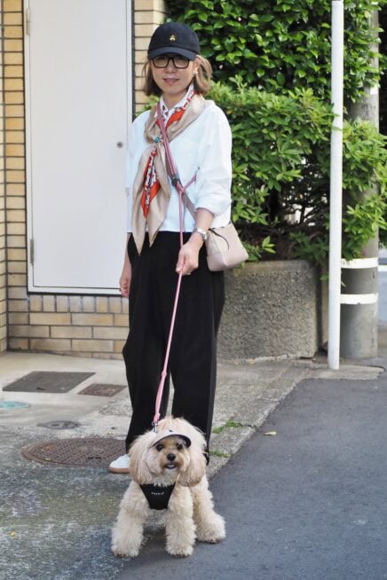 【スナップ】お散歩コーデが一気にあか抜け！ 「キャップ×ユニクロ」が大正解