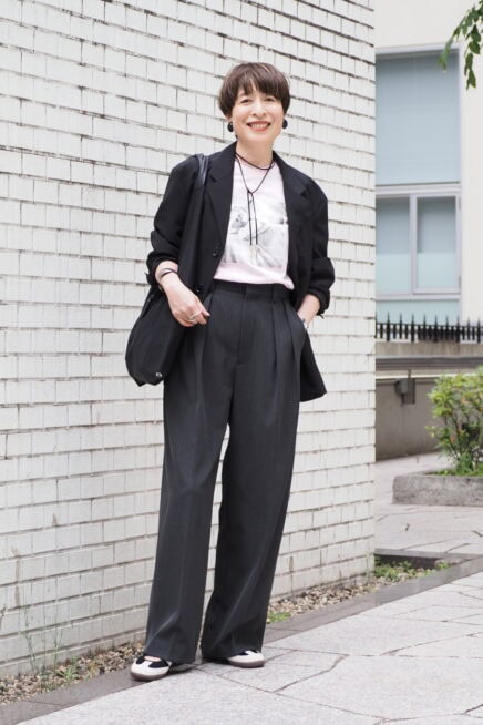 【スナップ】汎用性の高い「ユニクロ U」ジャケットが優秀！ 大人のガーリーテイストは黒で引き締めて♡ 
