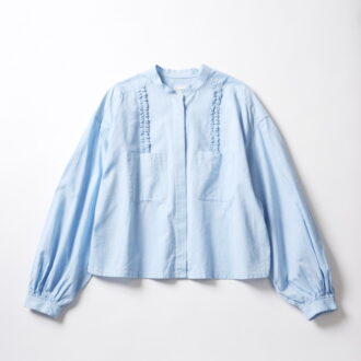 フリルシャツは寒色が使いやすい