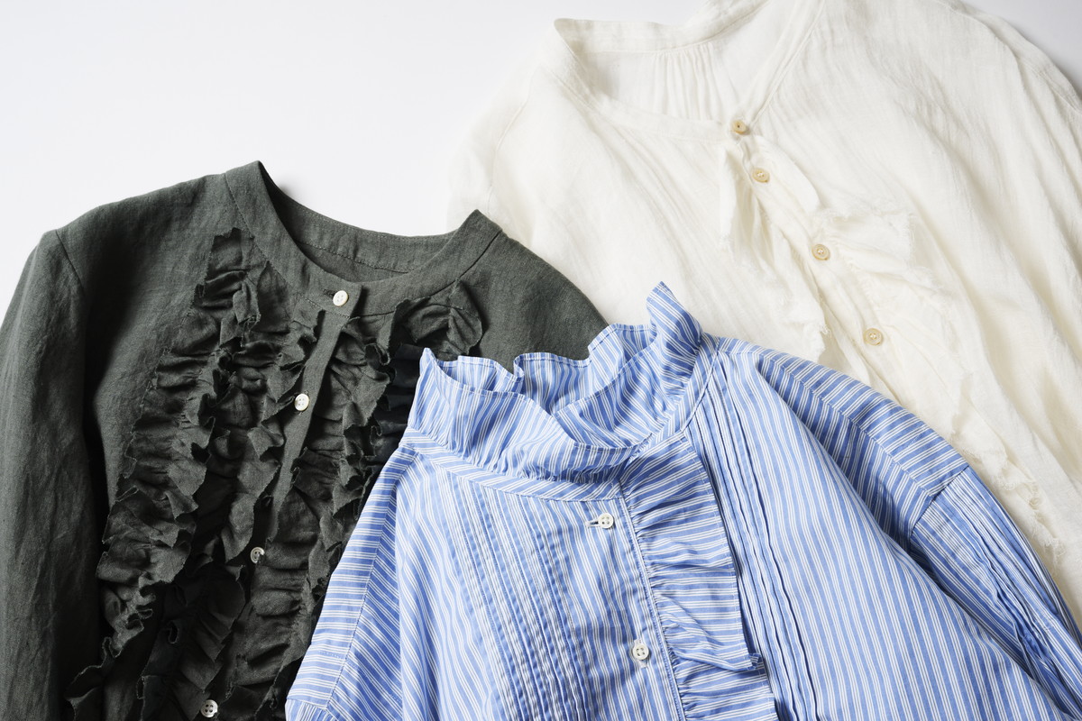 一枚あると便利なフリルシャツ