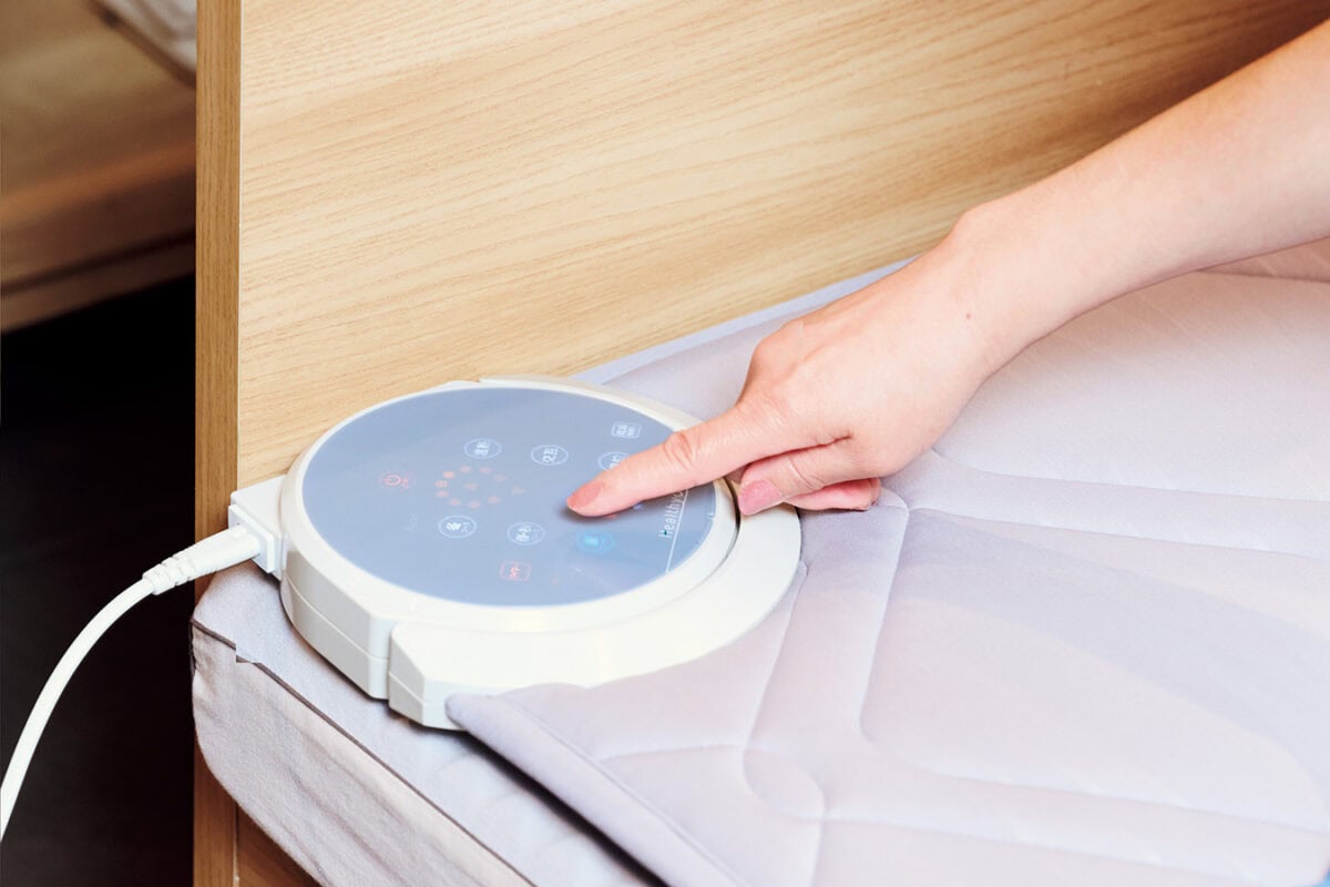 疲労やコリなど8つの症状を緩和する電位・温熱組み合わせ家庭用医療機器「ヘルシオン」も体感可