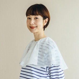 ボーダーTシャツ×白ボトムの