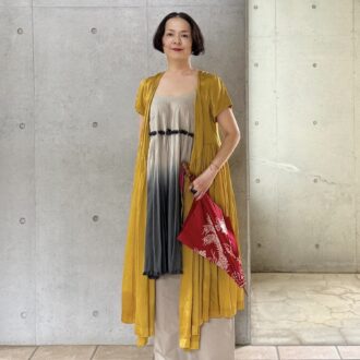 優恵のおしゃれは心意気 
「四角い日傘、紅い花」 Vol.29