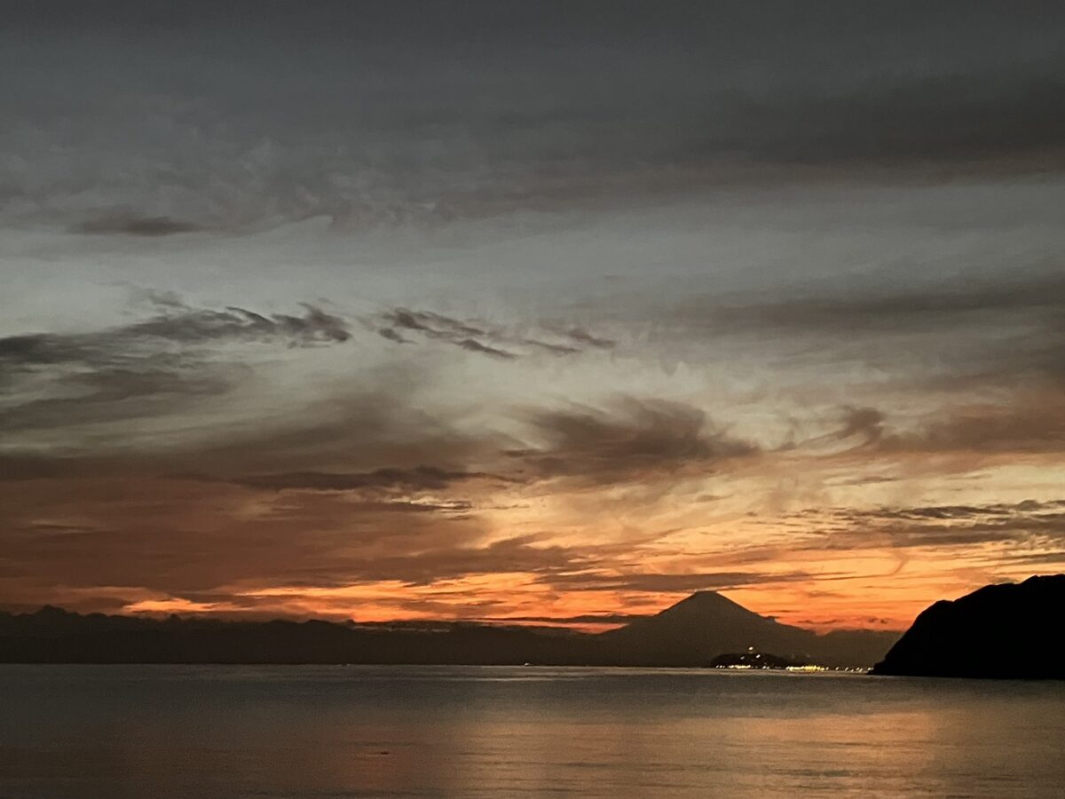 海辺を歩く心地よさを知ったのは葉山に移住してから