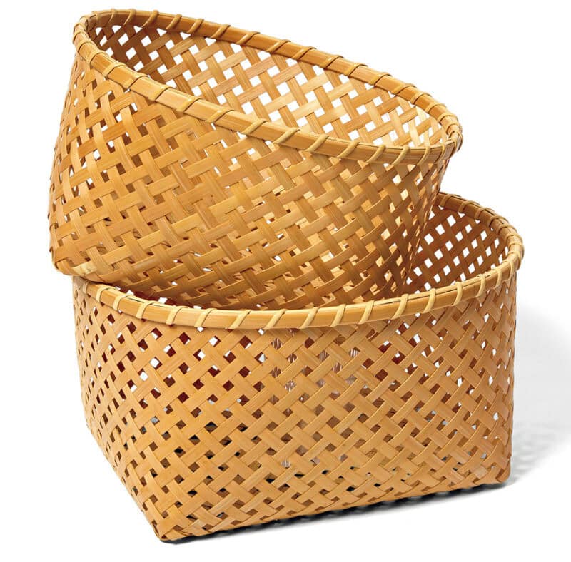 勢司恵美作 四つ目編み籠 大¥20,900、中¥17,600/勢司恵美