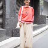 【スナップ】50代もマネしたい！ 大人のレイヤードコーデは「ハンドメイドアクセサリー」で自分らしさを表現