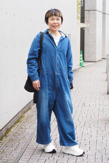 【スナップ】一枚で決まる“つなぎ”が便利！ 快適さも大事にしたい50代の楽ちんおしゃれ