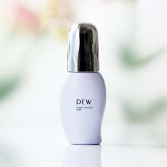 【1位】DEW ブライトバウンスミルク ［医薬部外品］ 80mL ¥5,280（編集部調べ）／カネボウ化粧品