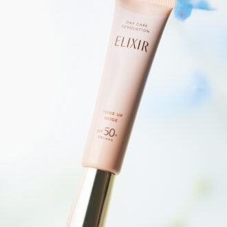 エリクシール デーケアレボリューション トーンアップ BE + ca SPF50+・PA++++ 35g ¥3,410（編集部調べ）／エリクシール