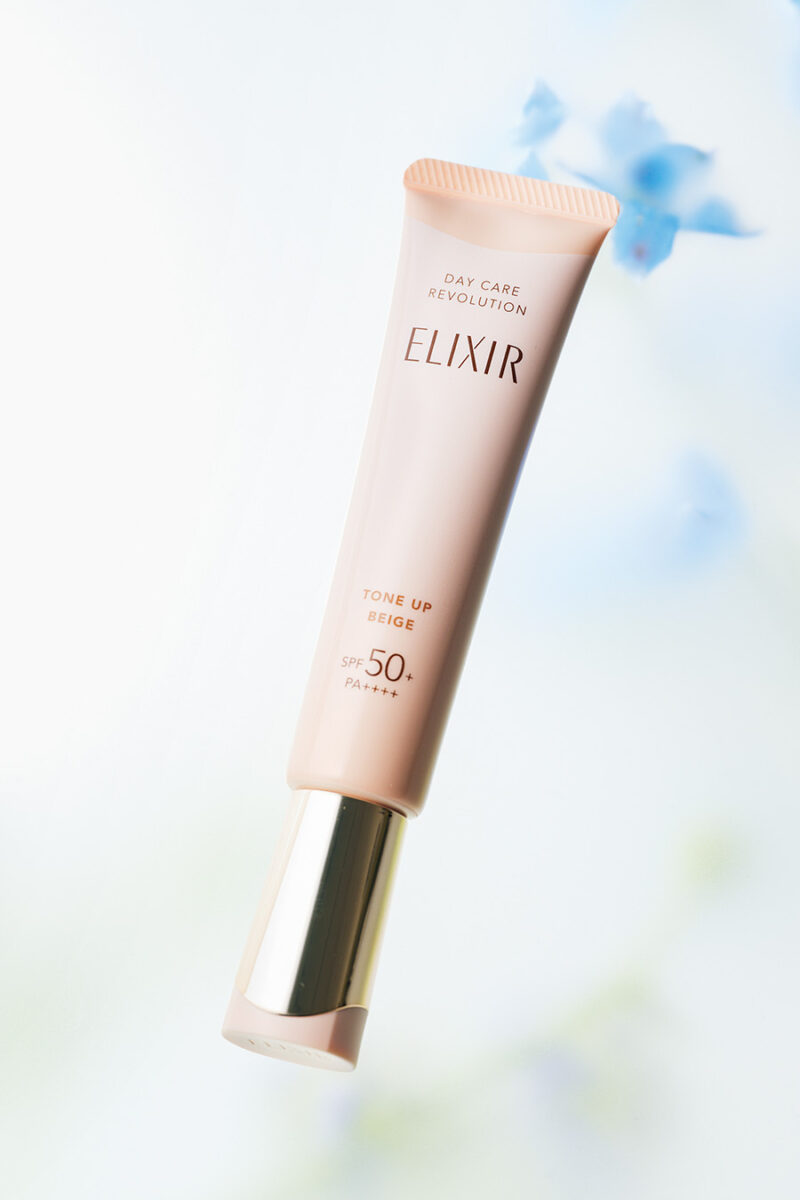 エリクシール デーケアレボリューション トーンアップ BE + ca SPF50+・PA++++ 35g ¥3,410(編集部調べ)/エリクシール