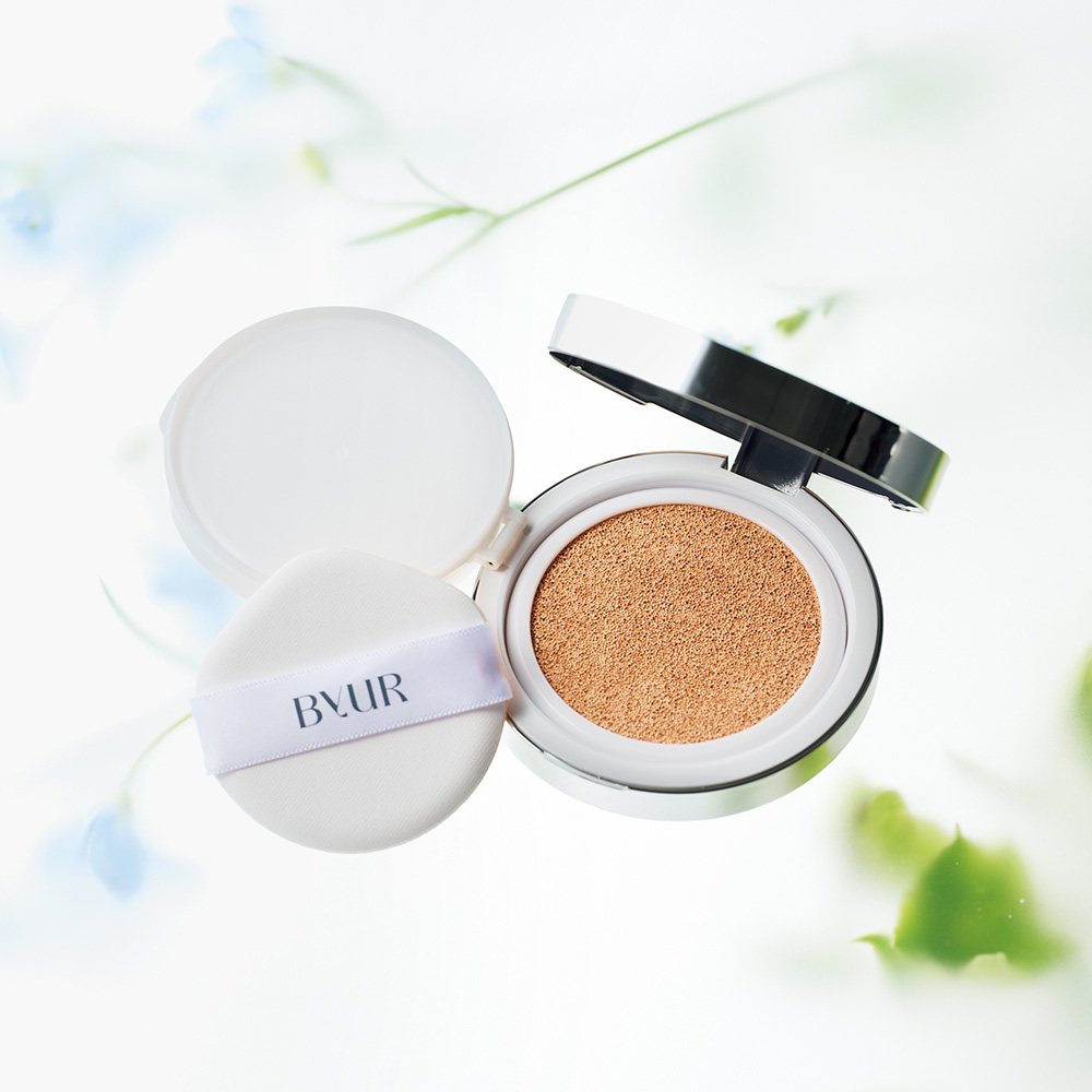バイユア セラムフィット フルカバー グロークッション V2 SPF50+・PA++++ 全6色 15g ¥3,960／Ｈamee