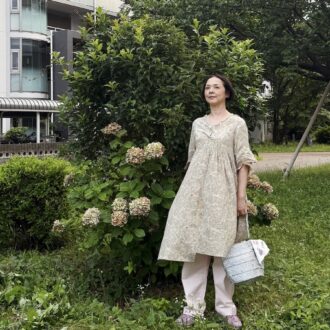 優恵のおしゃれは心意気 
「シックな花柄で伺います」 Vol.30