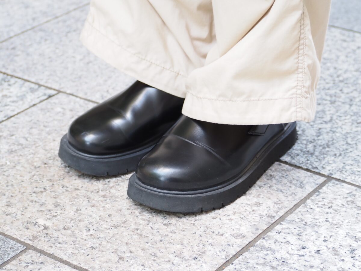 GUのレザー調サンダル