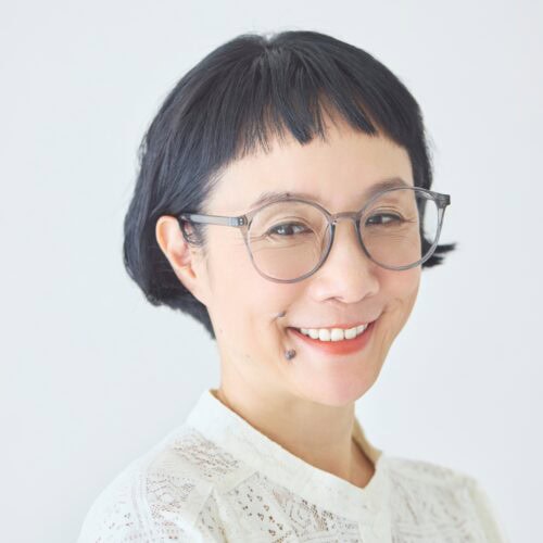 大人のおしゃれ手帖 2026年8月号 付録【坂本美雨さん×前田ひさえさんコラボ
調光サングラス&めがね拭き&ケース 3点セット
】 レンズ、フレームとも薄めのグレーでおしゃれ!