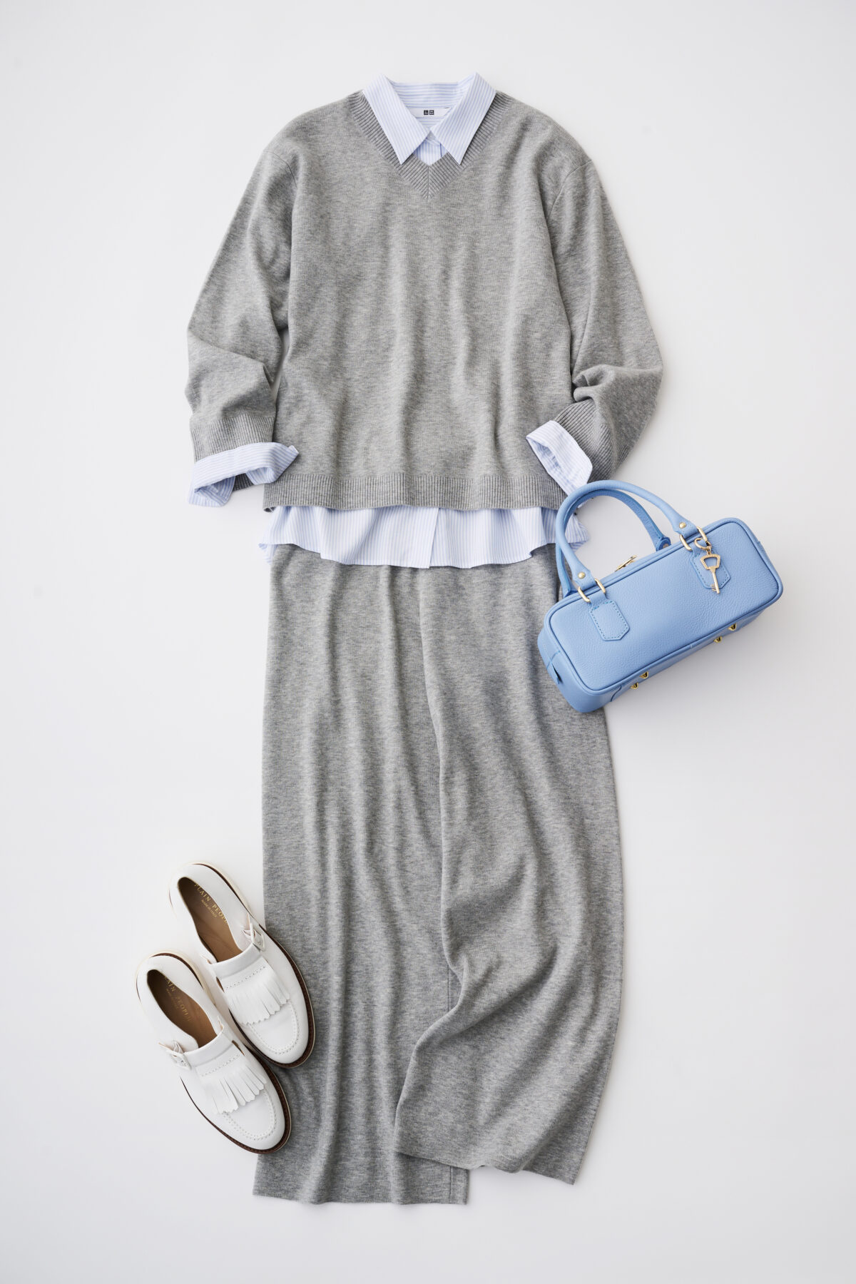 ユニクロ ウォッシャブルニットVネックセーター　￥2,990 ウォッシャブルニットパンツ　￥2,990